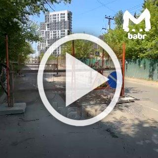 Из-за дырищ в асфальте иркутскую улицу сузили на одну...