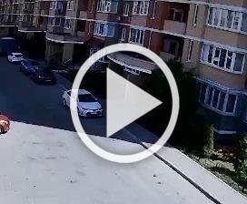 В Подмосковье школьник выпрыгнул из окна многоэтажки из-за того, что набрал мало баллов на ЕГЭ.