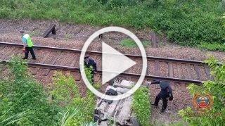 В Железногорске машина с семьей из 4 человек сорвалась с обрыва