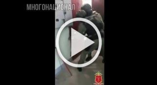В Петербурге накрыли банду, которая грабила местных жителей и обносила магазины одежды