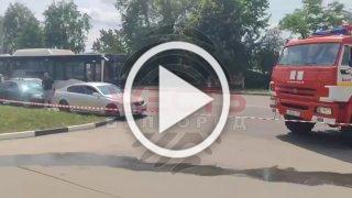 ❗️Очевидцы помогают сотрудникам МЧС на месте ЧП