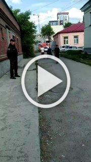 У отдела по вопросам миграции на ВИЗе «дружинники»...