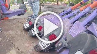 Мэрия Абакана вывозит с улиц нелегальные электросамокаты.