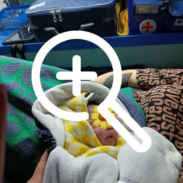В Приозерске фельдшеру скорой помощи пришлось принимать роды прямо в машине.
