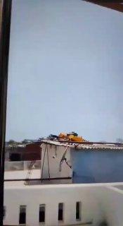 В Индии сразу после взлета пассажирский самолет рухнул на жилой район