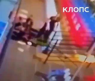 Инструктор по гимнастике столкнула семилетнюю девочку с лестницы в Калининградской области
