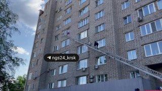 Женщину затолкали в окно в центре Красноярска Пенсионерка...
