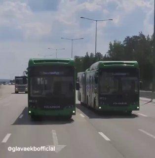 Впервые за 28 лет в Екатеринбург привезли новые автобусы-...