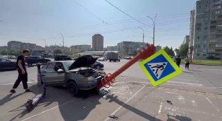 Виновник одиночной аварии в Кемерове оказался без прав.