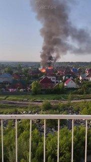 Два частных дома загорелись утром по адресу 2-я...