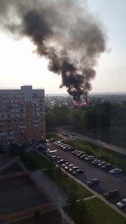 Два частных дома загорелись утром по адресу 2-я...