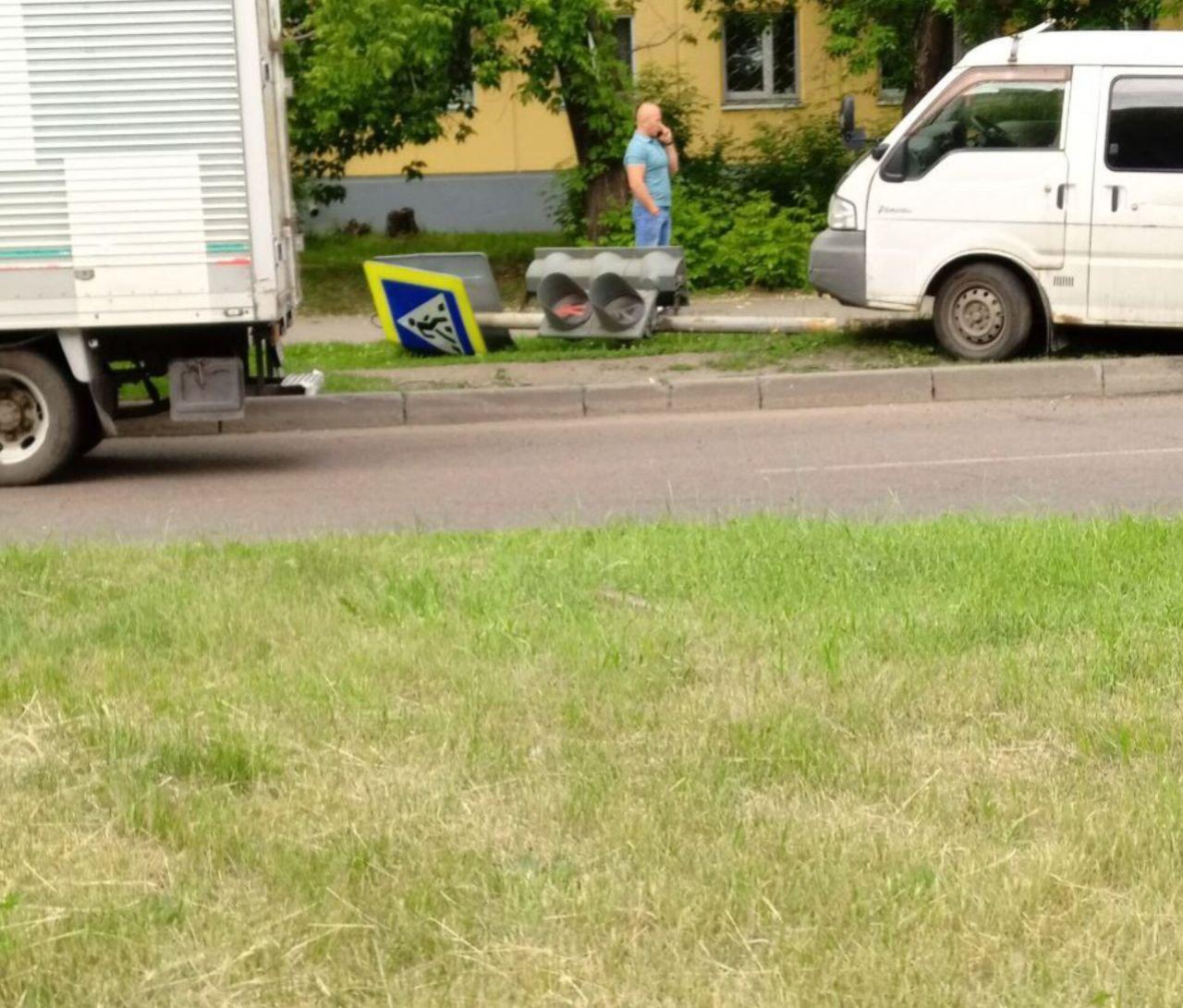 Раздавили светофор... Ул. Ворошилова/Файзулина 🇷🇺...