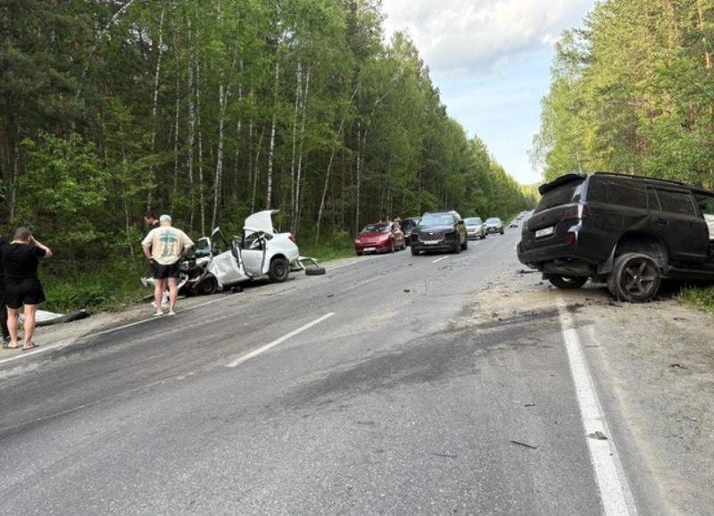 В Челябинской области водитель Land Cruiser пошел на обгон и погубил влюбленную пару, которая возвращалась со свадьбы