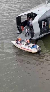 С Шелепихинского моста на западе Москвы прыгнул мужчина....