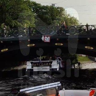 Главный страх каждого туриста в летнем Петербурге стал реальностью.