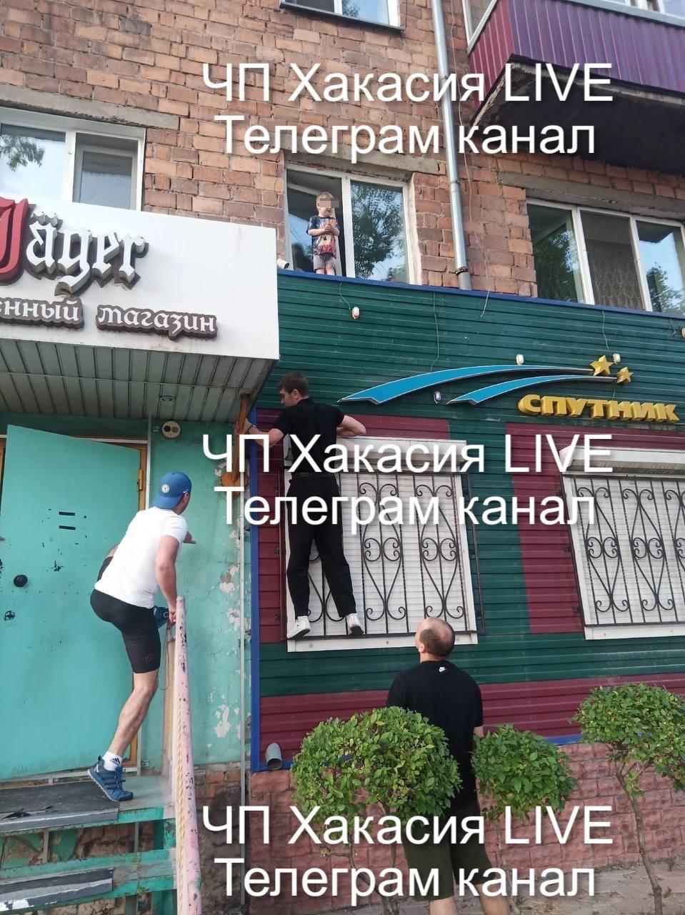На днях по ул.дзержинского , вышел маленький мальчик на...