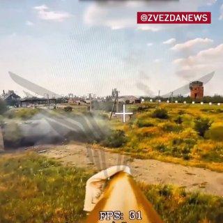 Наш дрон прогулялся по ангару, в который 