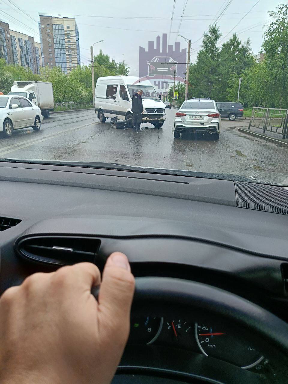 Авария с автомобилем ГАИ в Красноярске