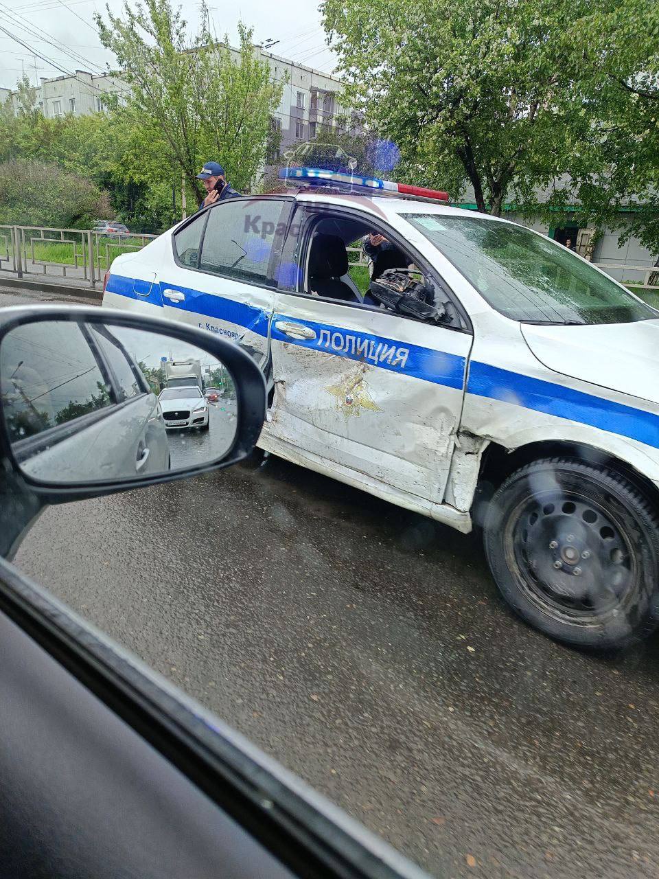 Авария с автомобилем ГАИ в Красноярске