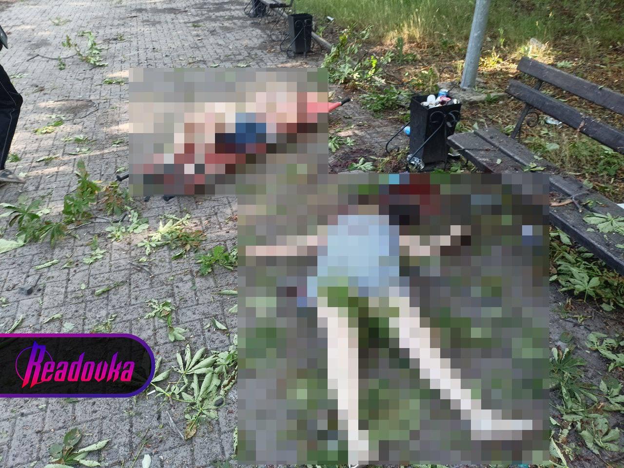 ВСУ обстреляли парк в ДНР в выходной день, когда там гуляли люди — убиты две женщины. Осторожно жестокие кадры 18+