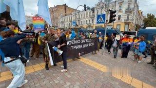 Тем временем в центре Киева прошёл гей-парад*