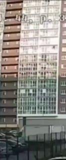 В Кирове 41-летний мужчина сорвался с балкона на высоте 18-го этажа