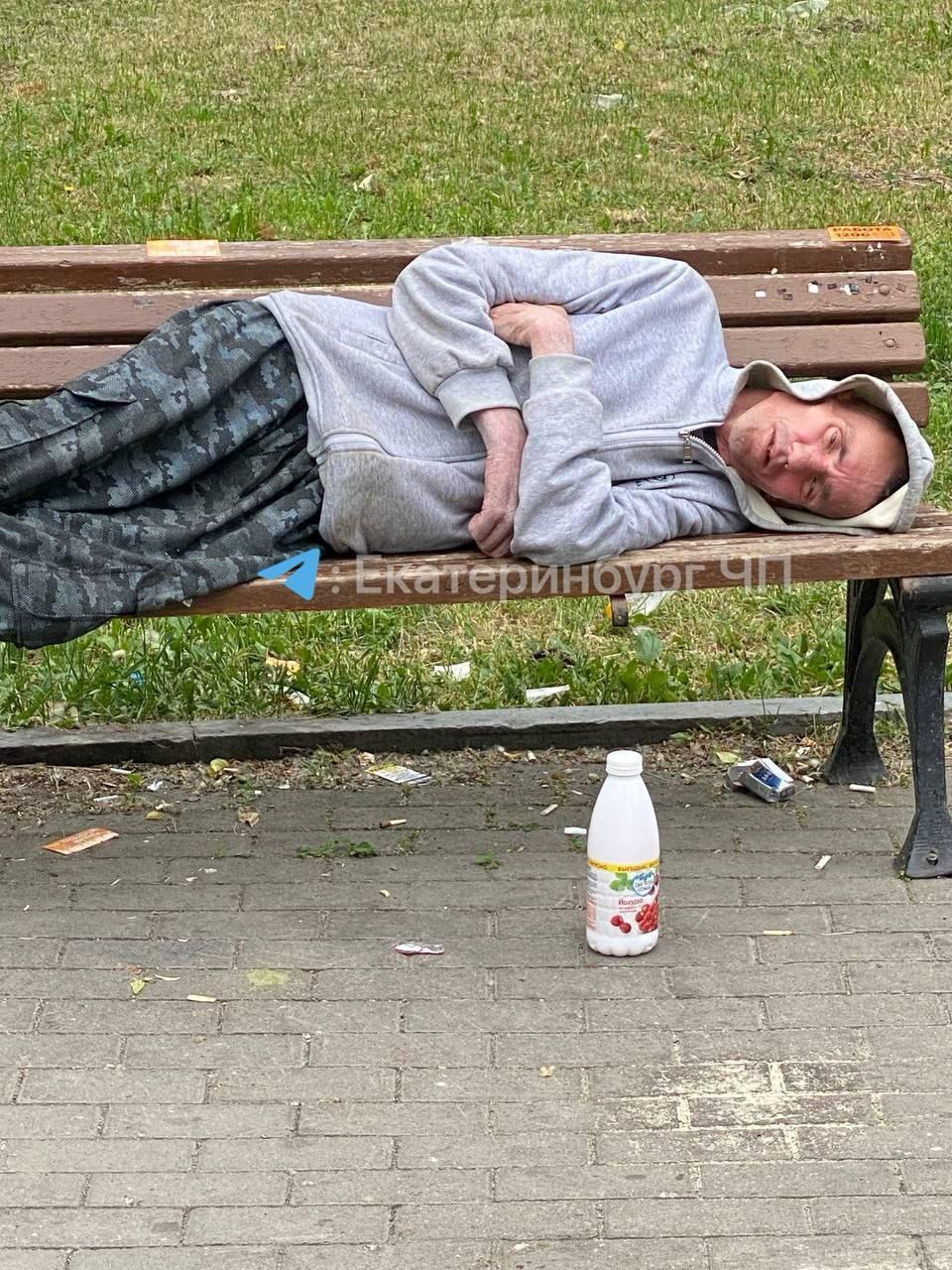 В Екатеринбурге мужчина с ВИЧ трое суток умирал на улице