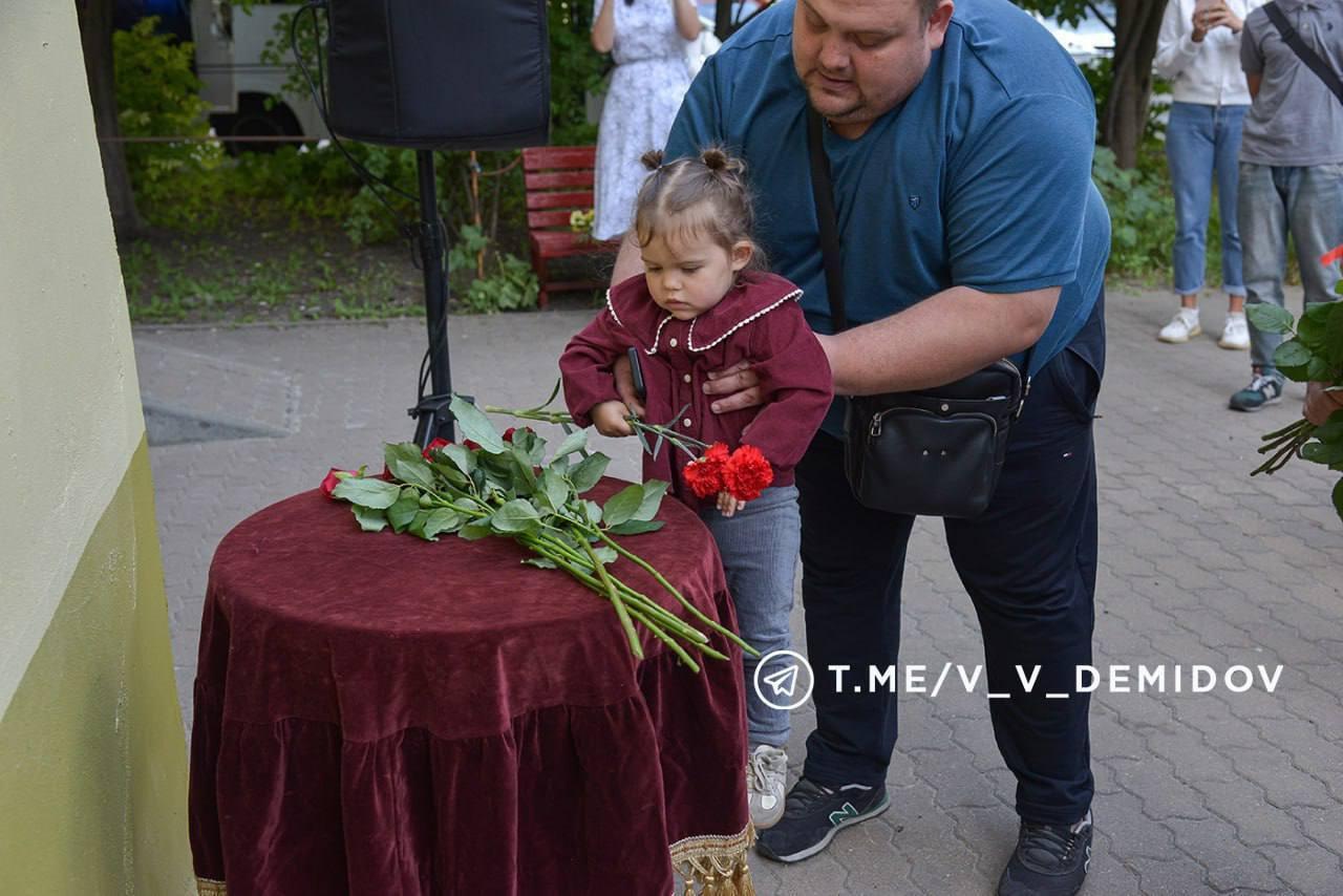 На фасаде одного из домов по ул. Славянская появилась...