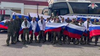 Ещё одна группа российских военнослужащих возвращается домой с подконтрольной киевскому режиму территории — Минобороны