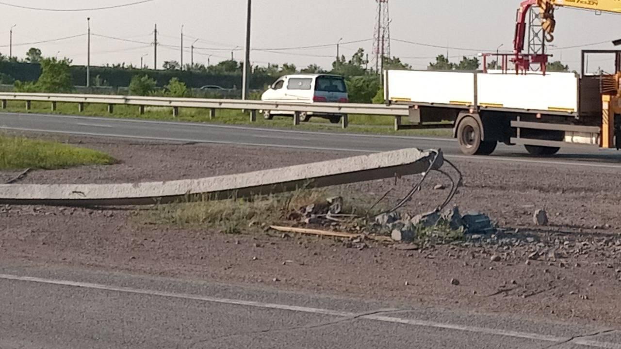 Столб снесен на объездной Абакана Накануне на объездной...