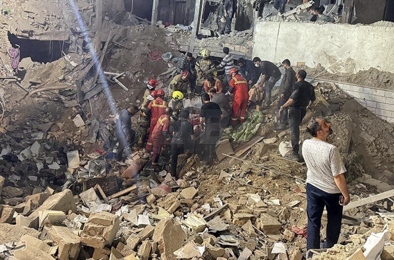 Ракета Израиля попала в жилые дома в Тегеране