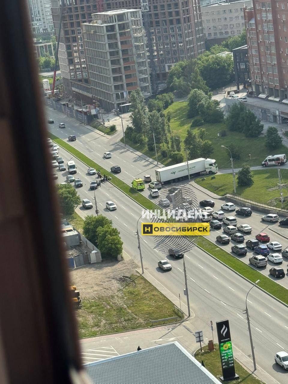 Серьёзное ДТП с участием мотоцикла и фуры произошло...