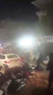 Во время парада слон затоптал насмерть своего погонщика и разбил несколько машин