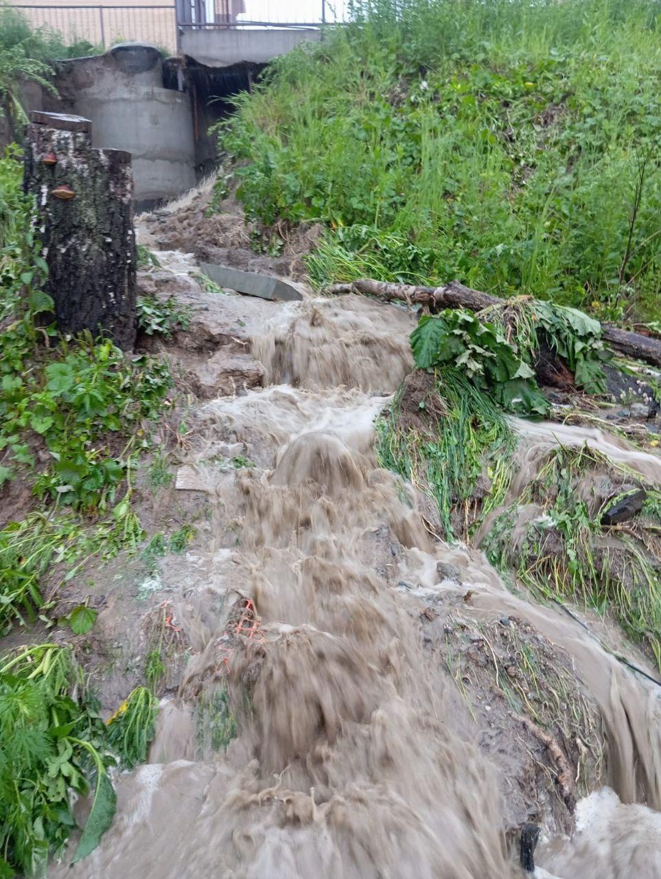 В ЖК Свобода ливневка не выдержала поток воды и вся вода...