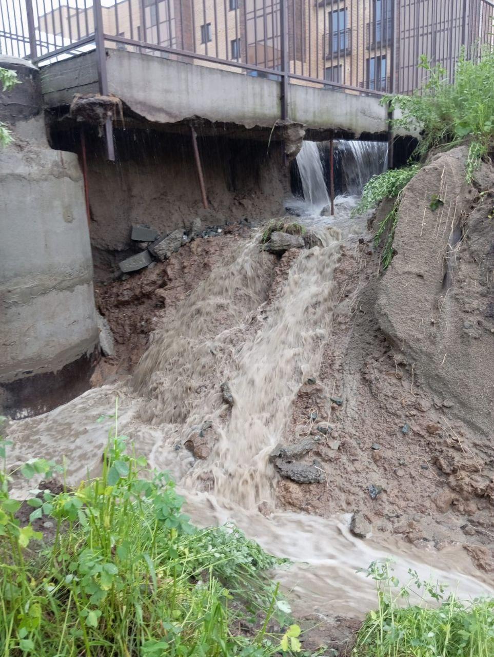 В ЖК Свобода ливневка не выдержала поток воды и вся вода...