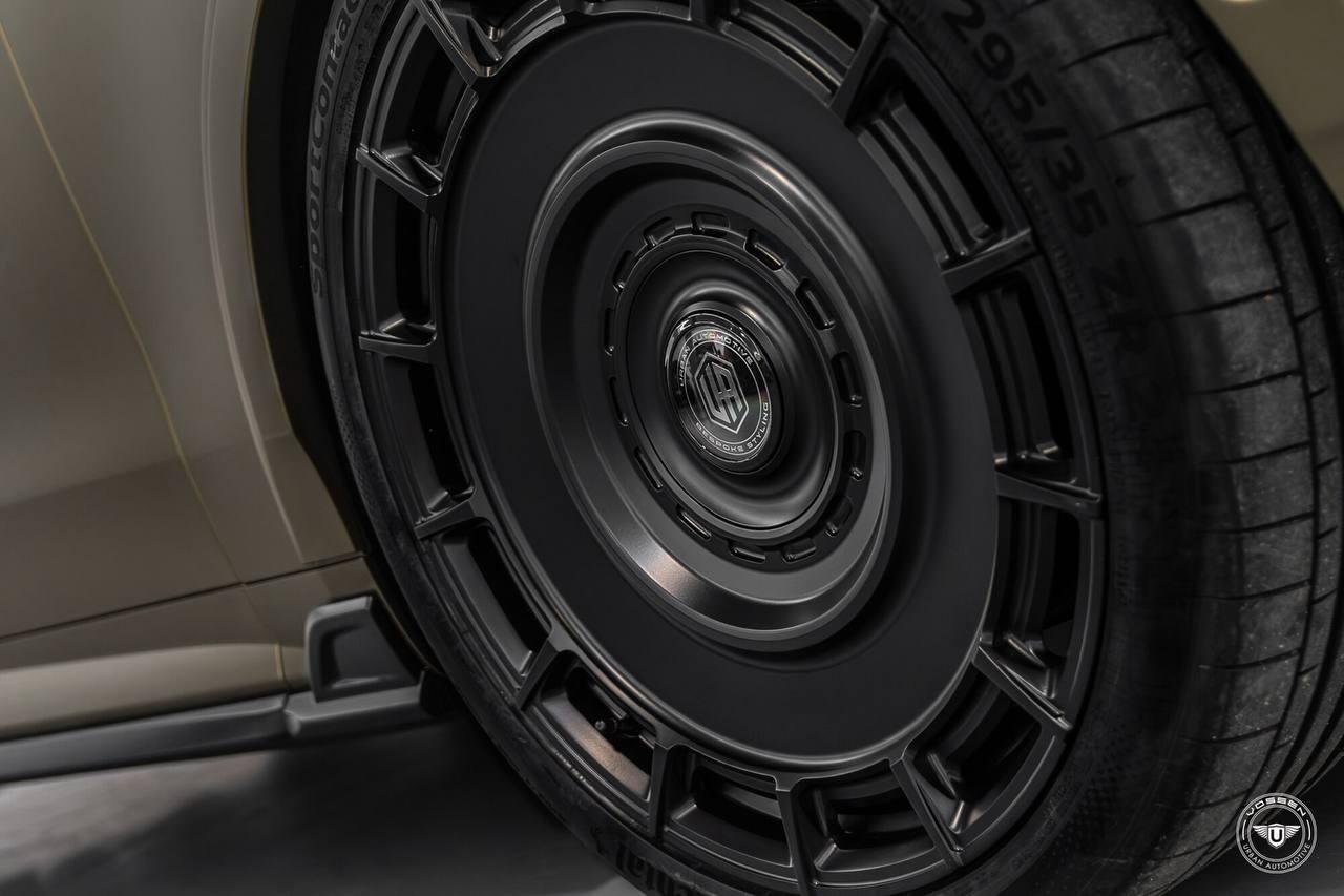 Land Rover выкатил «заряженный» Range Rover Sport SV с V8 от BMW.