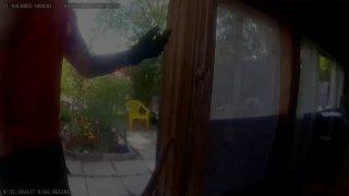 Эксгибиционист с ножом напал на бойцов ГБР