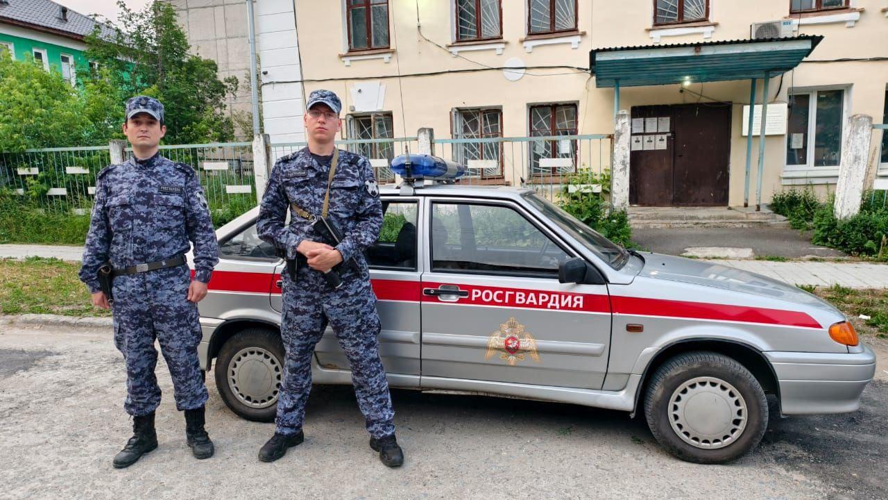 Росгвардейцы спасли женщину с инсультом в Верхнем Тагиле...