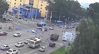 Момент ДТП в Новокузнецке на проспекте Курако. 🇷🇺...