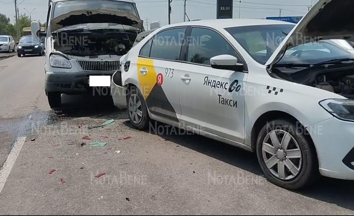 Авария на Аскизской — столкнулись Газель и такси. 🇷🇺...