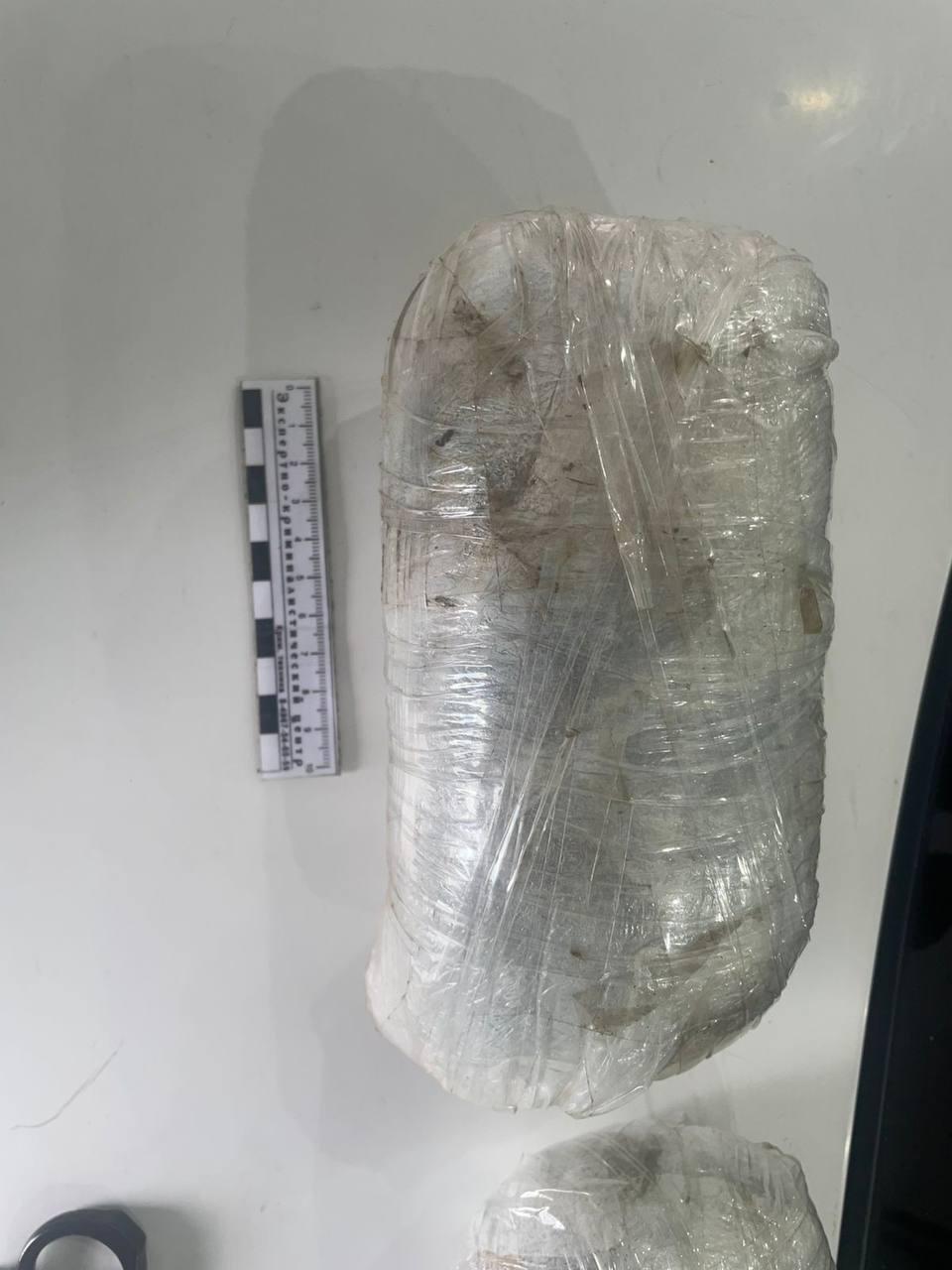 В Емельяновском районе оперативники краевого Главка пресекли деятельность межрегиональных оптовых курьеров, которые пытались доставить наркотики  из Красноярского края в Иркутскую область