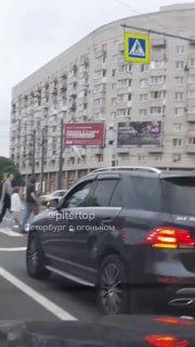 В Петербурге никогда не бывает скучно на светофорах 🇷🇺...