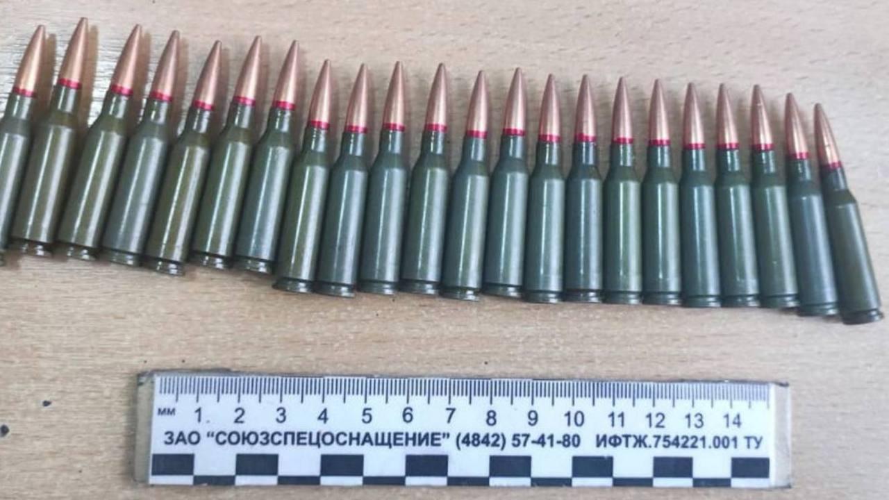 Нашли автомат и 30 патронов 54-летний житель Погарского...