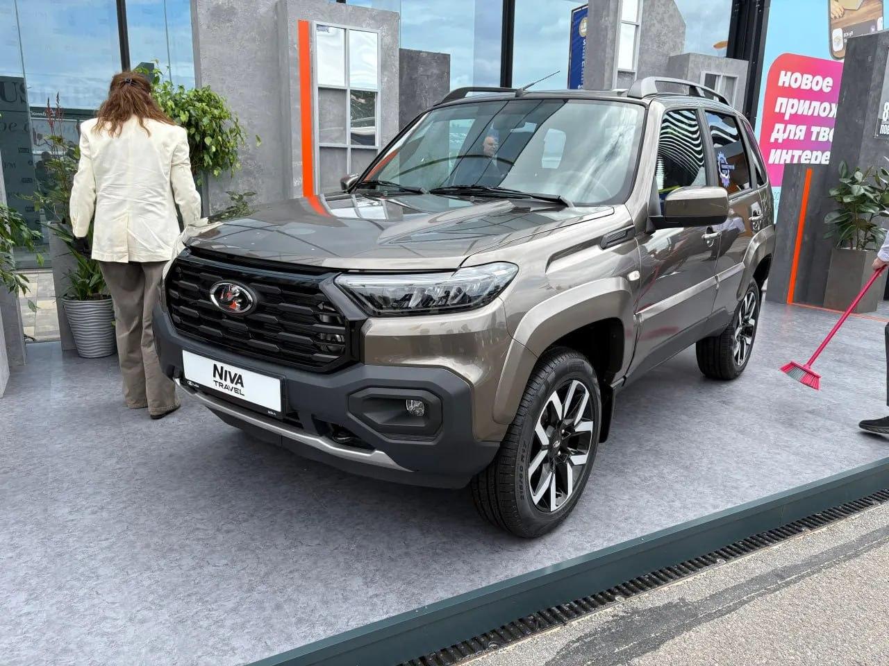 Обновлённая Lada Niva Travel представлена на ПМЭФ 2025.