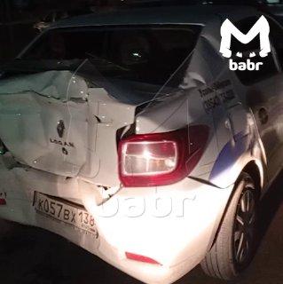 Маршрутчик врезался в легковушку и уехал с места аварии в...