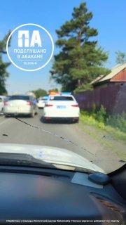 ДТП в Усть-Абакане, Авенсис влетел в забор частного дома....