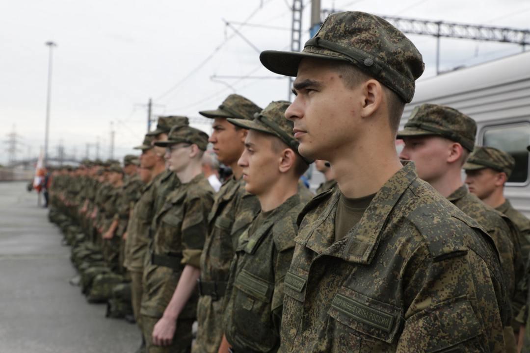 Новосибирцы проводили эшелон новобранцев на службу в Подмосковье