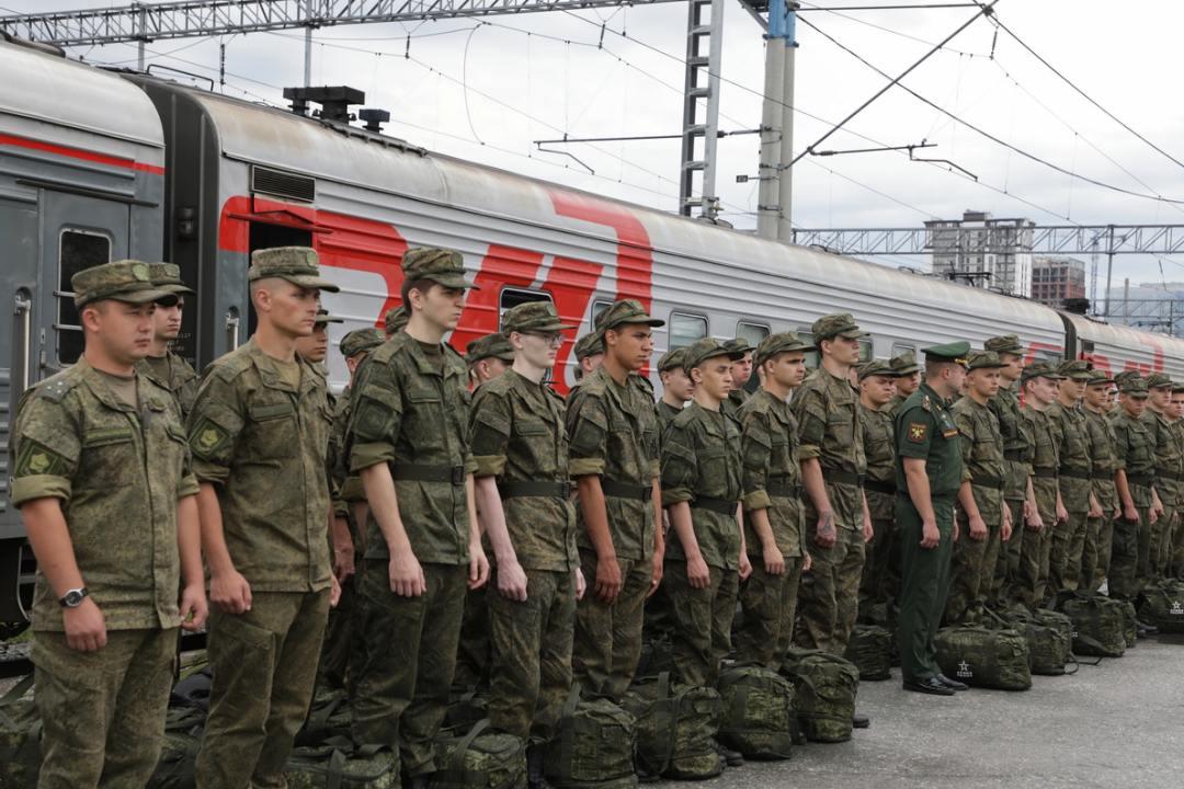 Новосибирцы проводили эшелон новобранцев на службу в Подмосковье