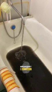 В Новосибирской области, р.п. Ордынское с. Вагайцево из крана течёт вода-мазут