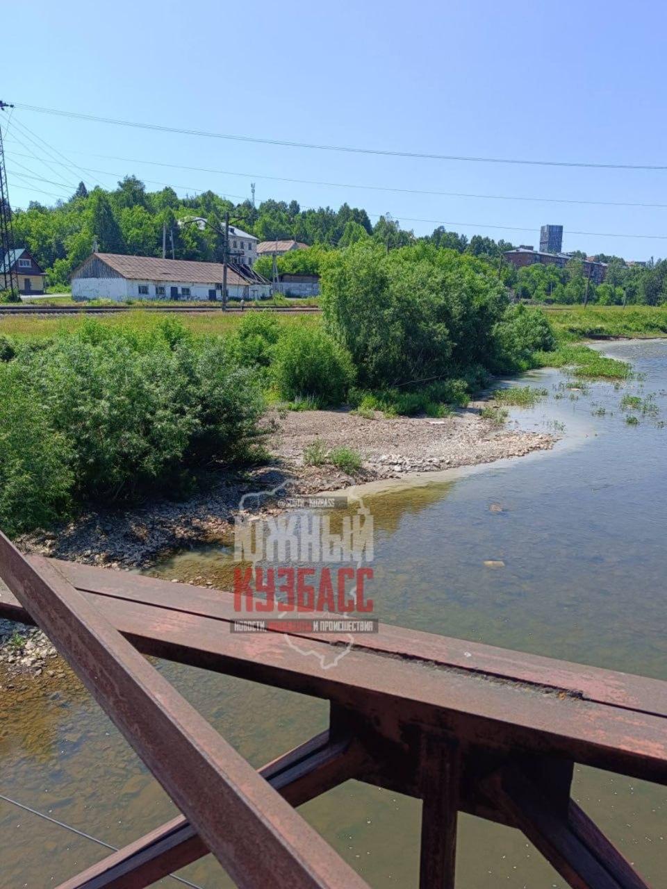 В Таштаголе сливают грязь с закладочного комплекса в реку Кондома
